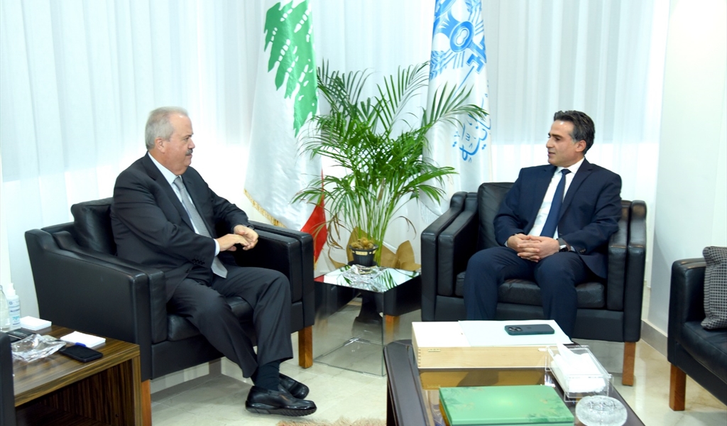 الوزير جابر مستقبلاً الوزير حمية