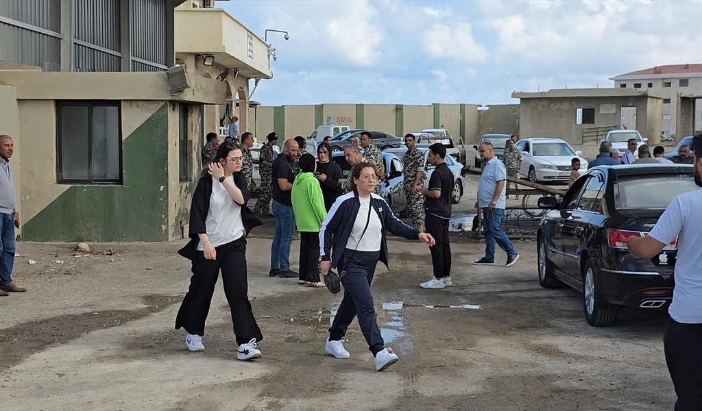 مواطنون يغادرون الى سوريا عبر معبر العريضة في عكار