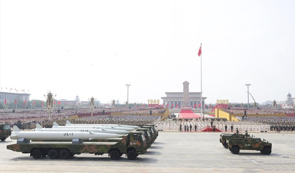 جي ل -1 أول صاروخ نووي يُطلق من الجو خلال العرض العسكري الصيني