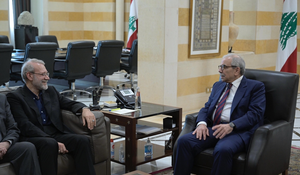 لاريجاني يحذِّر من احتمال توسُّع الحرب ويشدِّد على تجنُّب الاستفزازات الداخلية