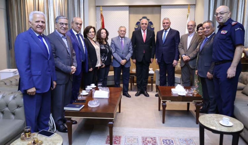 اللواء شقير متوسطاً وفد نقابة المحررين