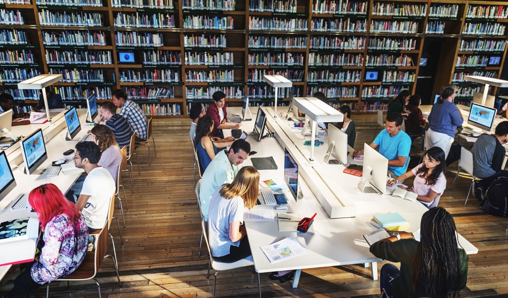 التربية بين الأنْسَنة والرقْمَنة