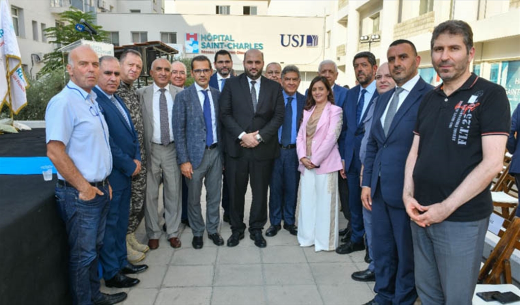 وزير الصحة والنائب علامة خلال افتتاح قسم الأمراض النفسية