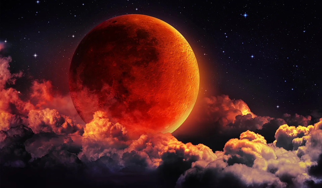 القمر الأحمر