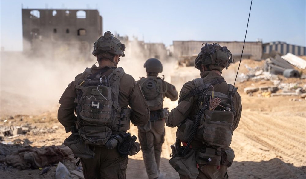 تململ داخل الجيش الإسرائيلي... وضابط يبحث عن جنود عبر واتساب