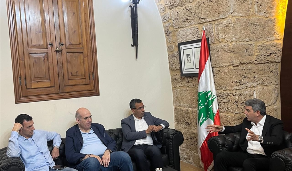 وزير الزراعة خلال لقائه الحواط