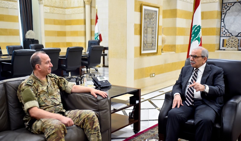 الرئيس سلام مجتمعاً مع قائد الجيش