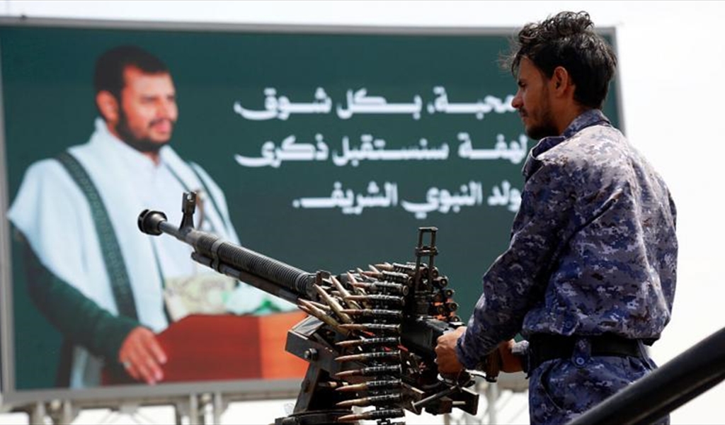 الحوثيون يهاجمون إسرائيل وسفينة بالبحر الأحمر