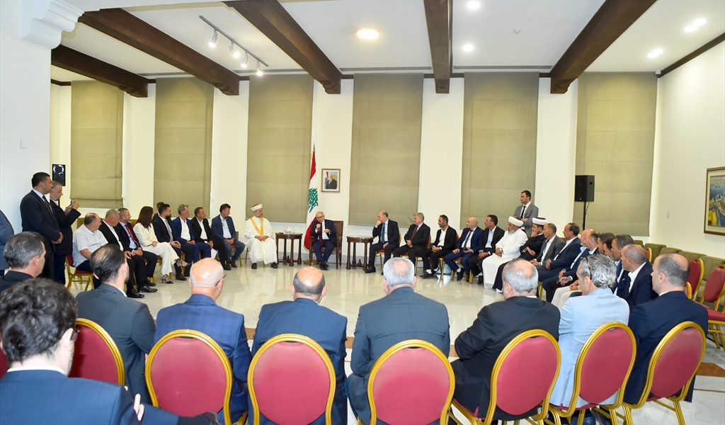 الرئيس سلام يتوسط وفد كبير من جبل أكروم - عكار