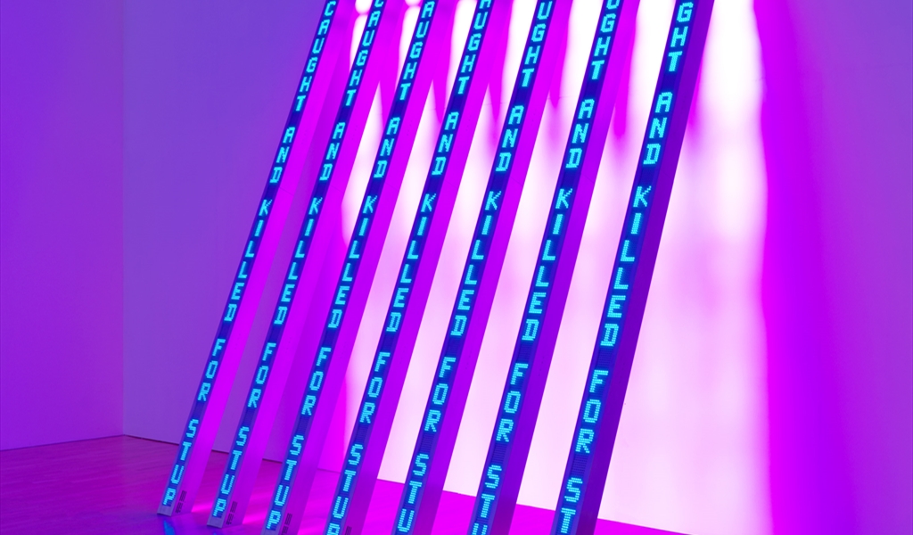 حين تصبح الكلمة مرآة بصرية للوعي الجمعي فنياً