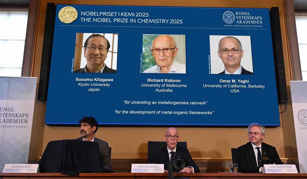 ثلاثة باحثين بينهم السعودي الأردني عمر ياغي يفوزون بنوبل للكيمياء