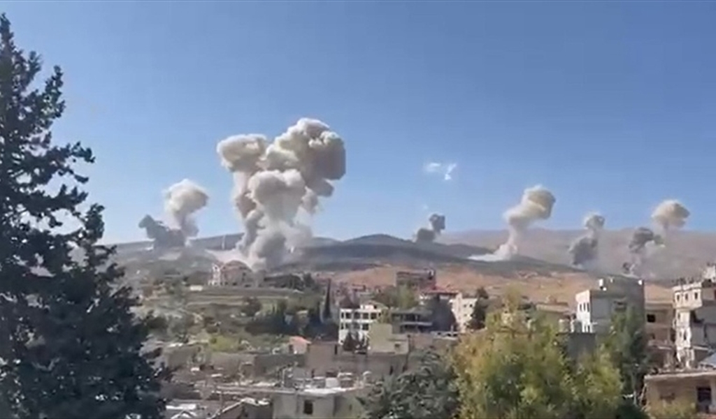 دخان القذائف من الغارات العنيفة قرب ثانوية شمسطار
