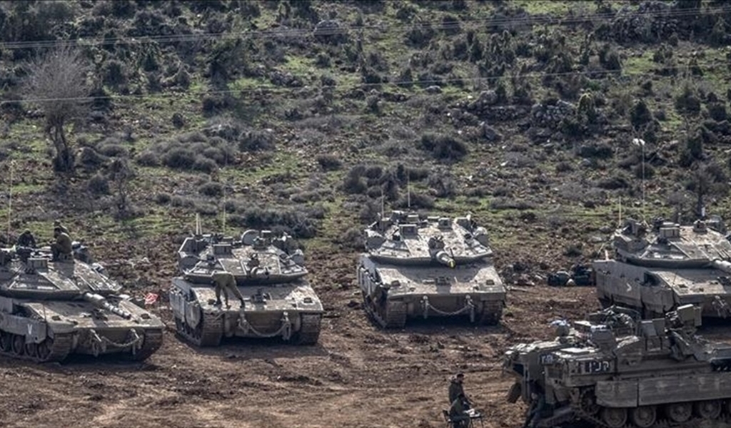 بـ 5 آليات عسكرية.. الجيش الإسرائيلي يتوغل داخل قرية في القنيطرة وينصب حاجزاً