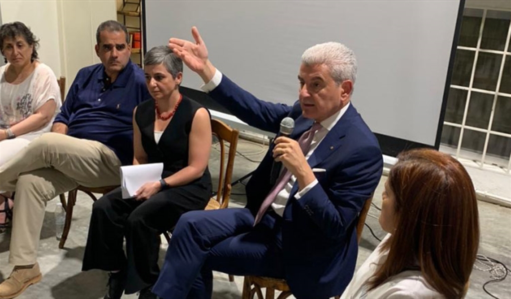 الوزير جو عيسى الخوري متحدثاً في العرض الوثائقي
