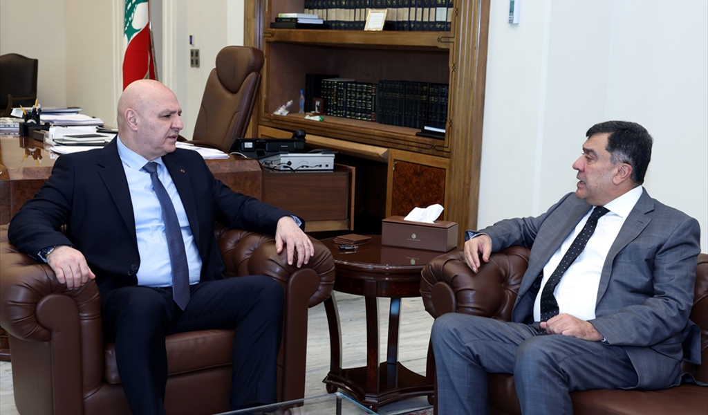 الرئيس عون مستقبلاً محمد الحوت