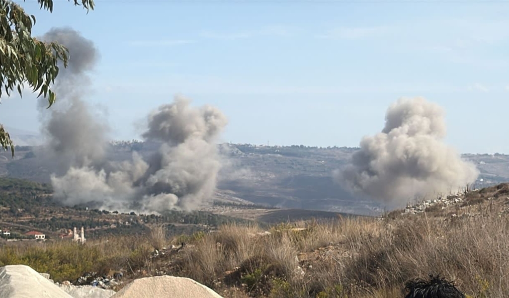 دخان الغارات الاسرائيلية يتصاعد من المحمودية (تصوير: سامر وهبي)