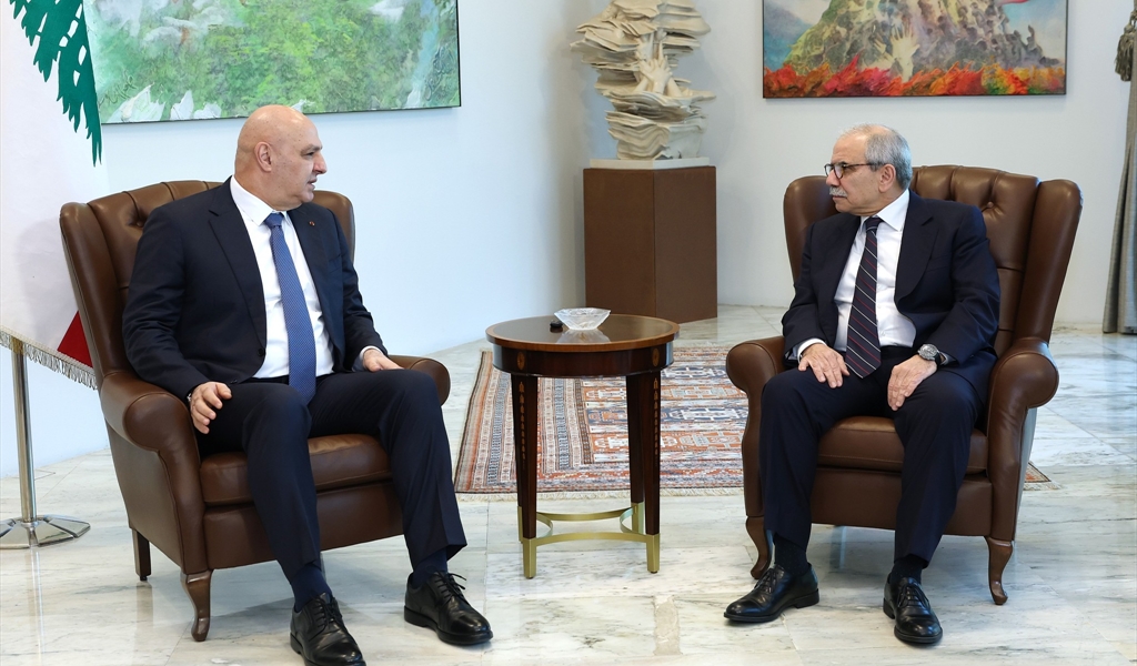 لا إستقرار دون تفاهم رئيسي الجمهورية والحكومة