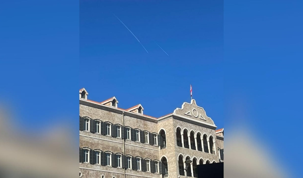 بالصورة.. الطيران الإسرائيلي فوق السراي