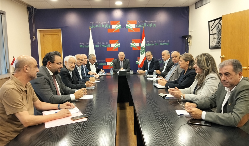 وزير العمل مترئساً اجتماع لجنة المؤشر