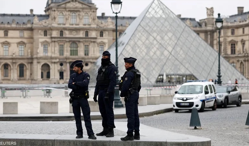 في 7 دقائق فقط.. سطو على متحف اللوفر وسرقة مجوهرات "لا تقدر بثمن"