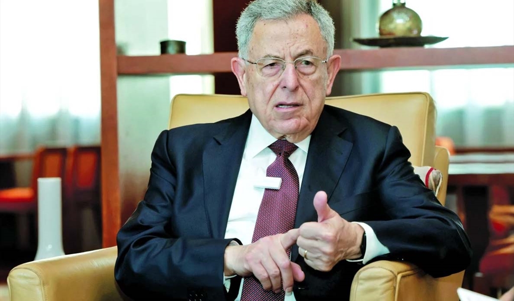 السنيورة يدعو إلى الحكمة والحزم في قرار حصرية السلاح