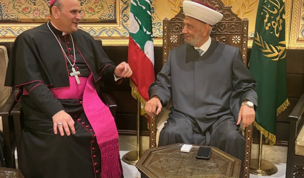 المفتي دريان مستقبلاً سفير الفاتيكان