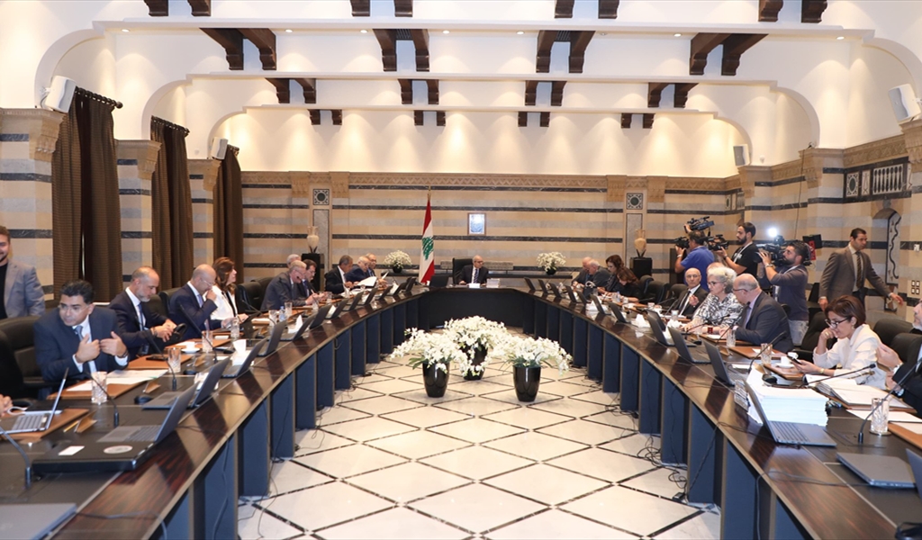 الرئيس سلام مترئساً جلسة مجلس الوزراء (محمود يوسف)