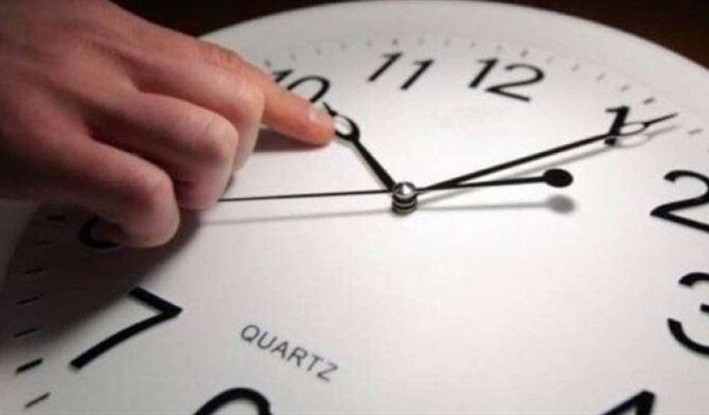 لا تنسوا تأخير الساعة غدًا ساعة واحدة