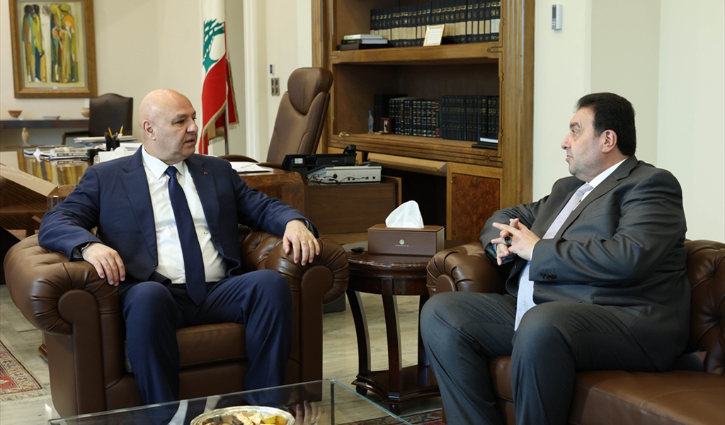 الرئيس عون مجتمعاً مع النائب البعريني