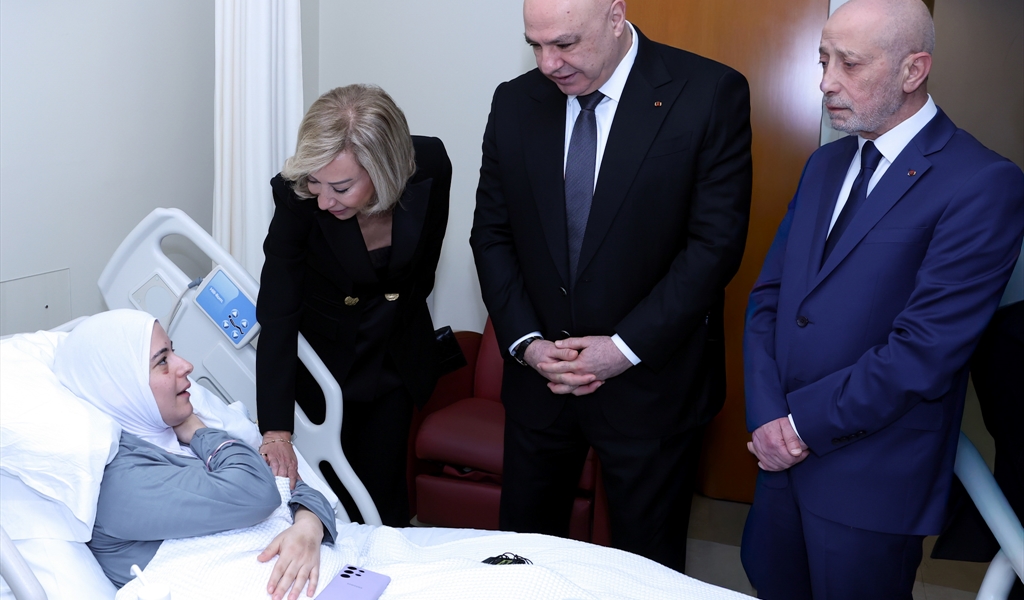 الرئيس عون وعقيلته السيدة نعمت يعودان الجريحة أماني شرارة