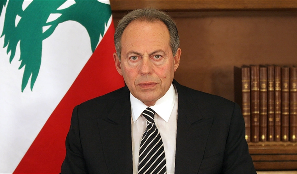 لا يفرّقون بين الجواهر والحصى