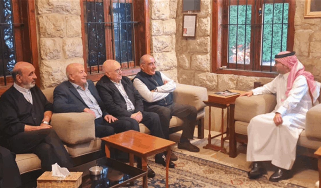 السفير بخاري خلال زيارته النائب السابق فارس سعيد