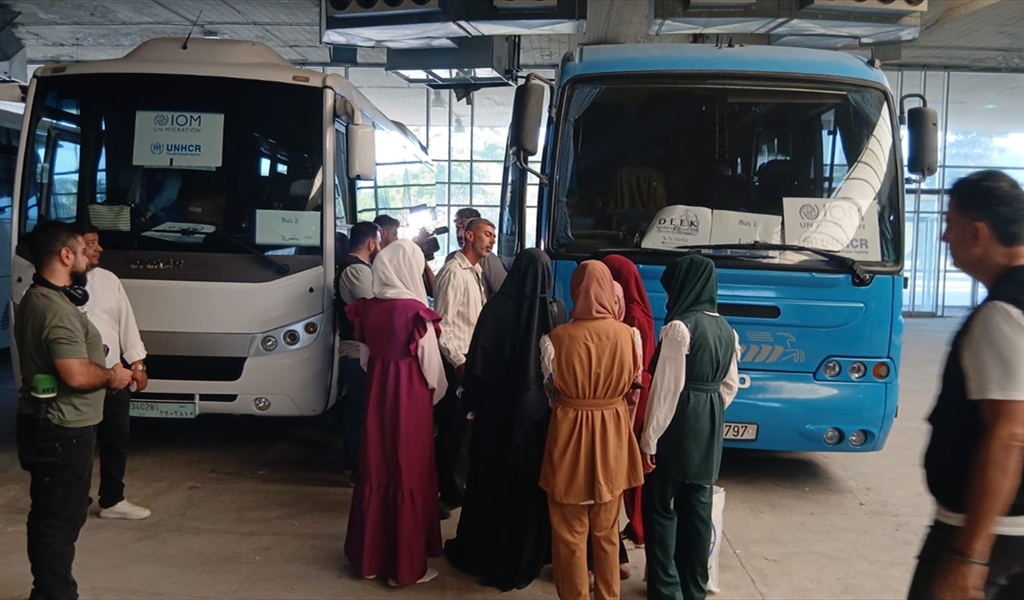 انطلاق حافلات تقل نازحين سوريين من شمال لبنان ضمن المرحلة السادسة من خطة العودة