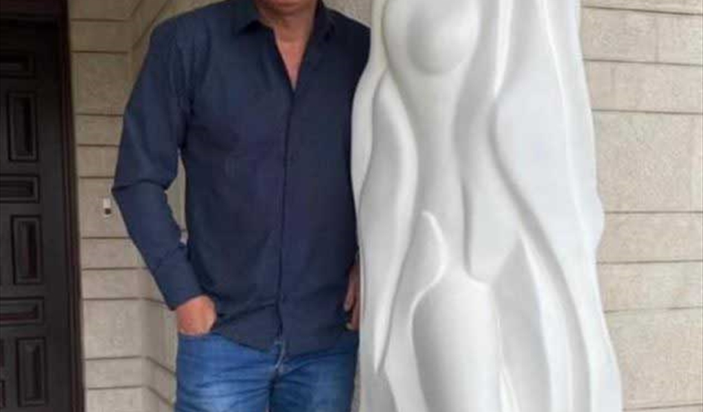 النحات ثامر الناصري تشكيل الأنوثة في صيغة نحتية