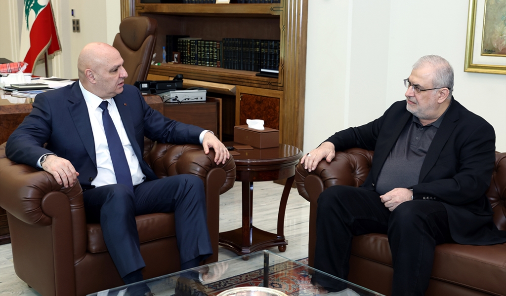 الرئيس عون مجتمعاً مع النائب رعد
