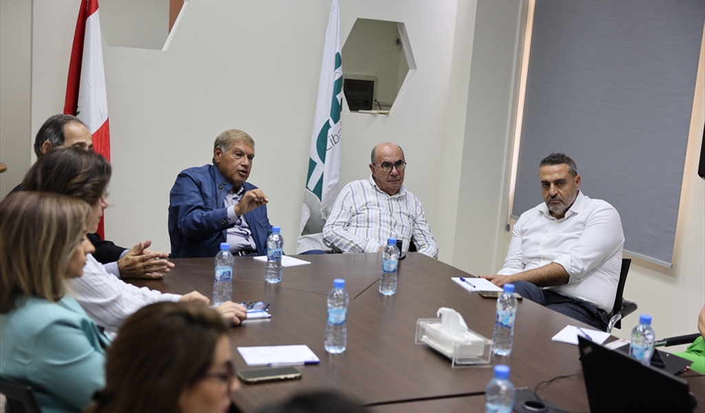 المهندس سقلاوي والمشاركون خلال الندوة