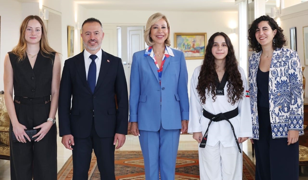 السيدة الأولى استقبلت وفد التايكواندو برئاسة الدكتور ظريفة