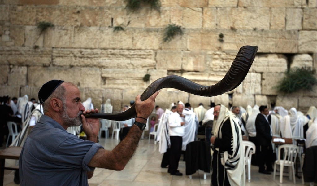 نفخ البوق في الأقصى