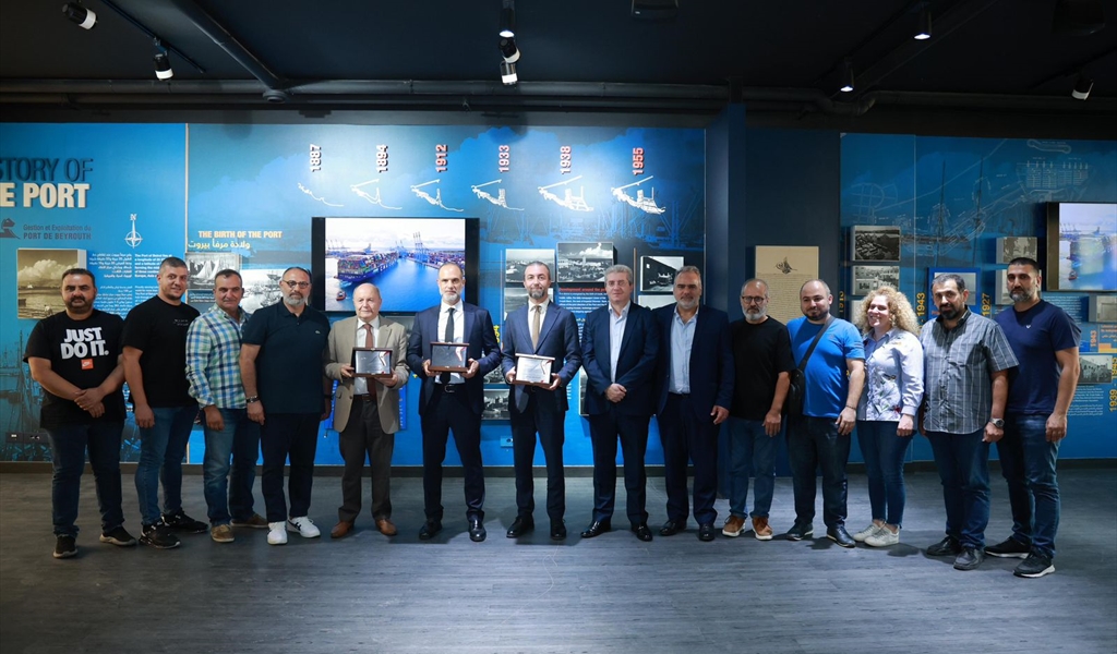 الوزير رسامني وعيتاني والأسمر خلال التكريم