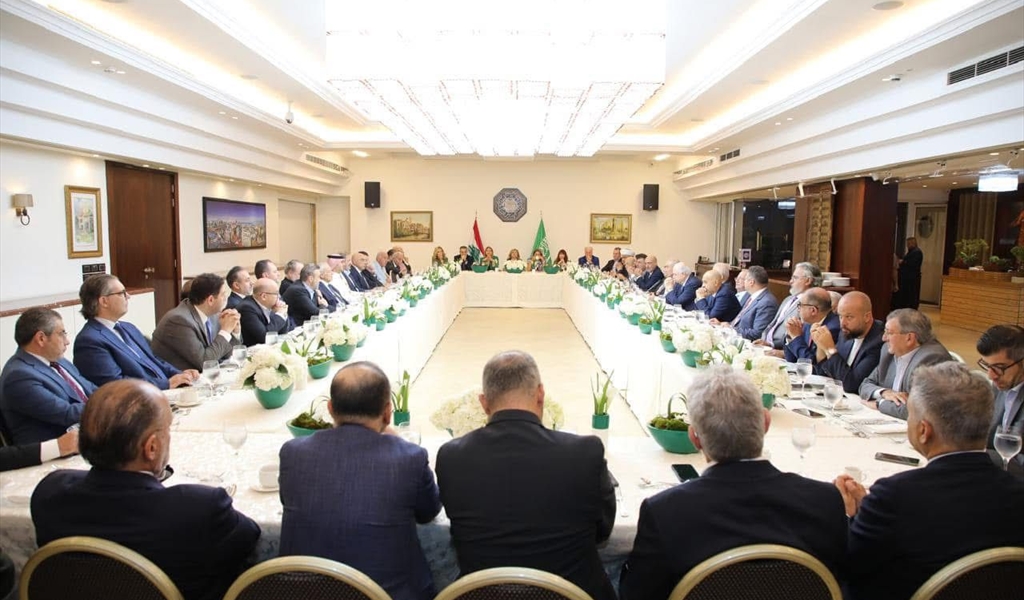 سفير المملكة في لبنان في لقاء حواري مع شخصيات بيروتية بضيافة النائب مخزومي