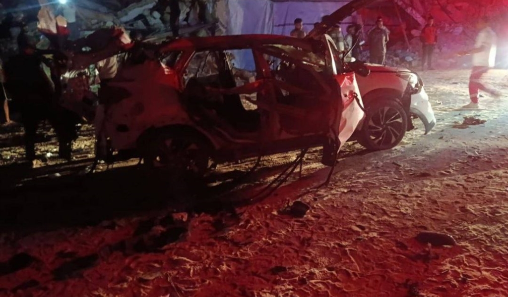 سيارة تم استهدافها من قبل مسيرة للاحتلال في غزة