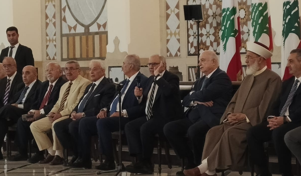 وفد من منتدى حوار بيروت برئاسة النائب فؤاد مخزومي يزور الرئيس نواف سلام في السراي الحكومي