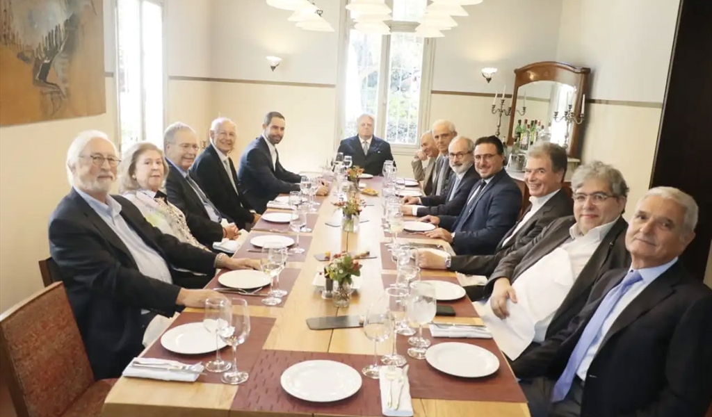 مشاركون في اللقاء الحواري