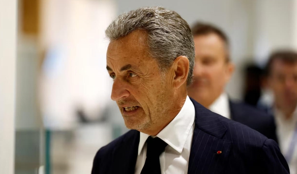 تهديد ساركوزي بالقتل داخل سجنه... وفتح تحقيق