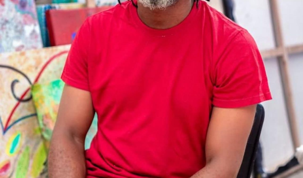 الفنان الإيفواري مارسيل ميني آنج MENE ANGE لـ«اللواء»: «الفن في تكوين ذاته ينبع من اللامرئي بما أن كل إبداع يولد أولاً من العقل»