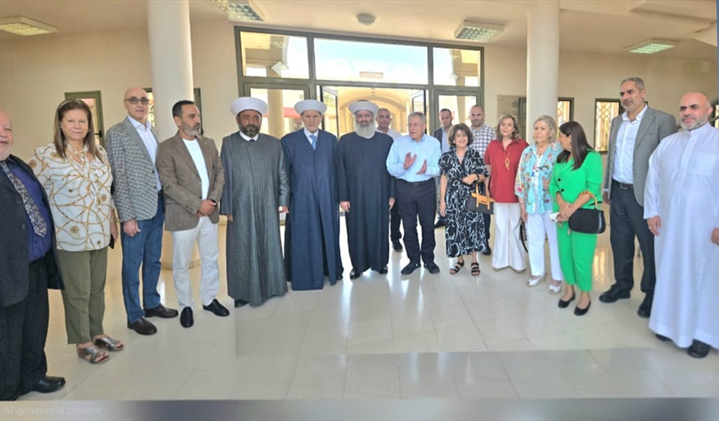 الرئيس السنيورة متوسطاً المشاركين في الزيارة