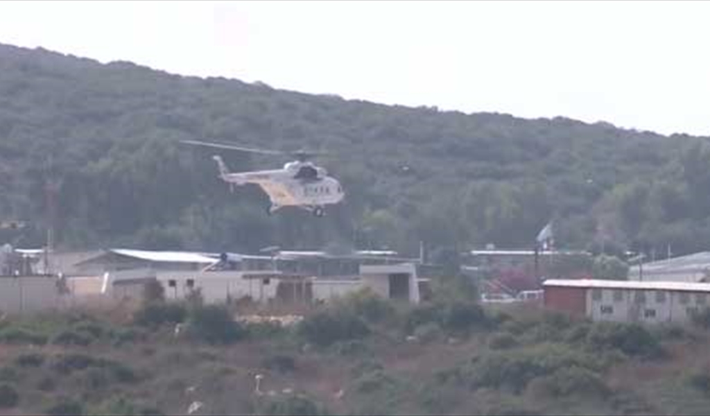 الطوافة التي أقلت اعضاء لجنة الميكانيزم لحظة وصولها الى رأس الناقورة