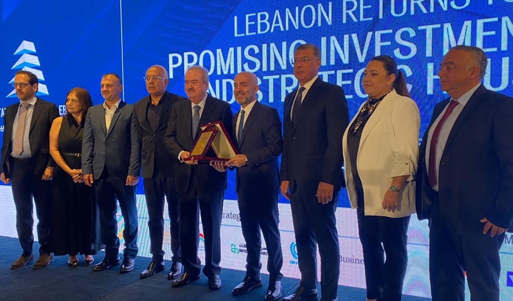 الوزير جابر خلال تسليم الدروع