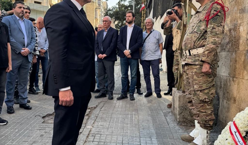 الوزير شحادة يضع إكليلاً على النصب التذكاري للرئيس معوض