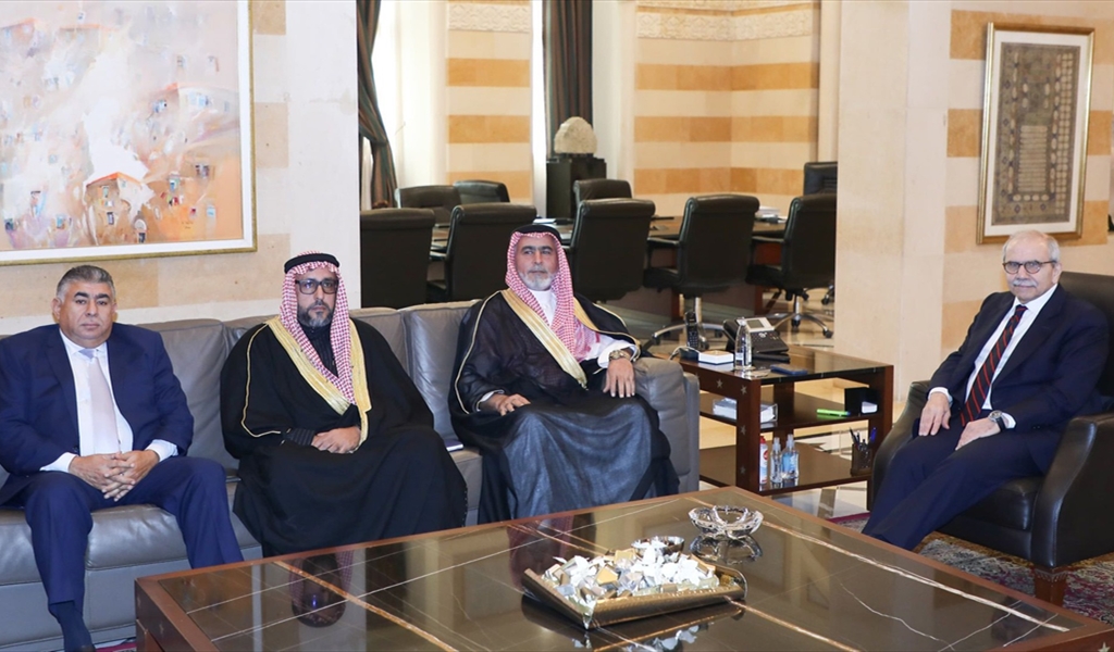 الرئيس سلام مع وفد العشائر العربية